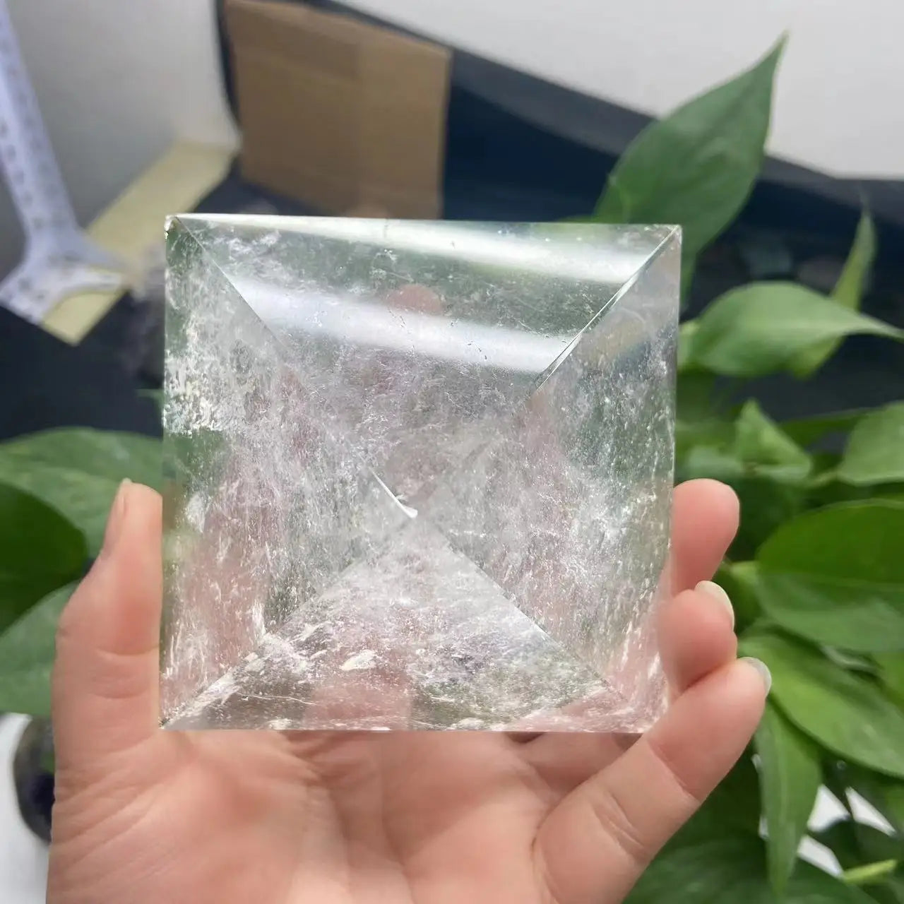 Natural Transparent Quartz Crystal Pyramid Clear Reiki Healing Raw Stone Polished Energy Chakra Reiki White Crystal Point